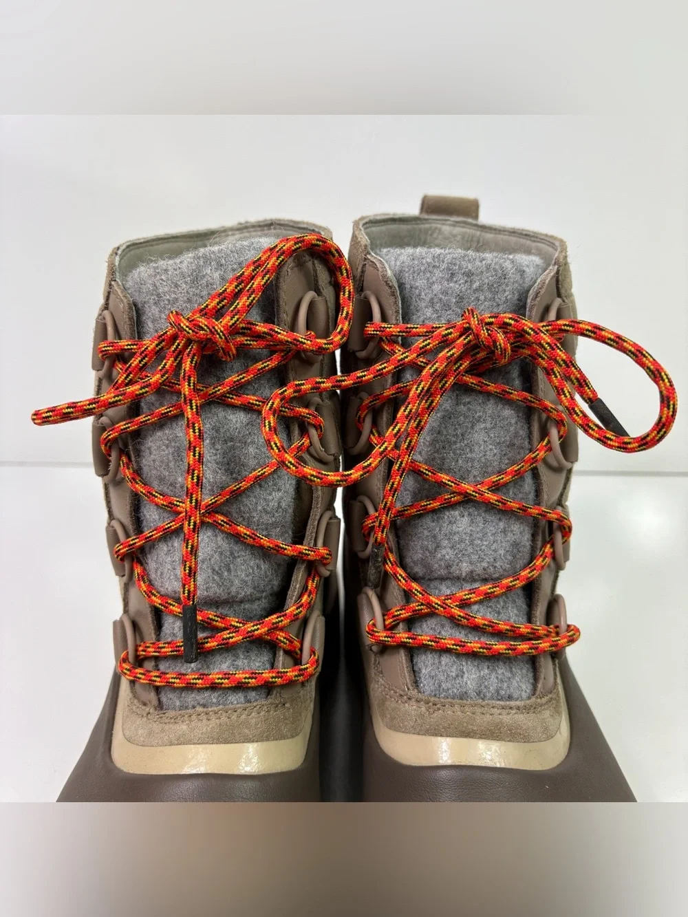 Sorel Women’s Lennox Lace Up Hiking Outdoor Waterproof Boots Size 10.5 Suede